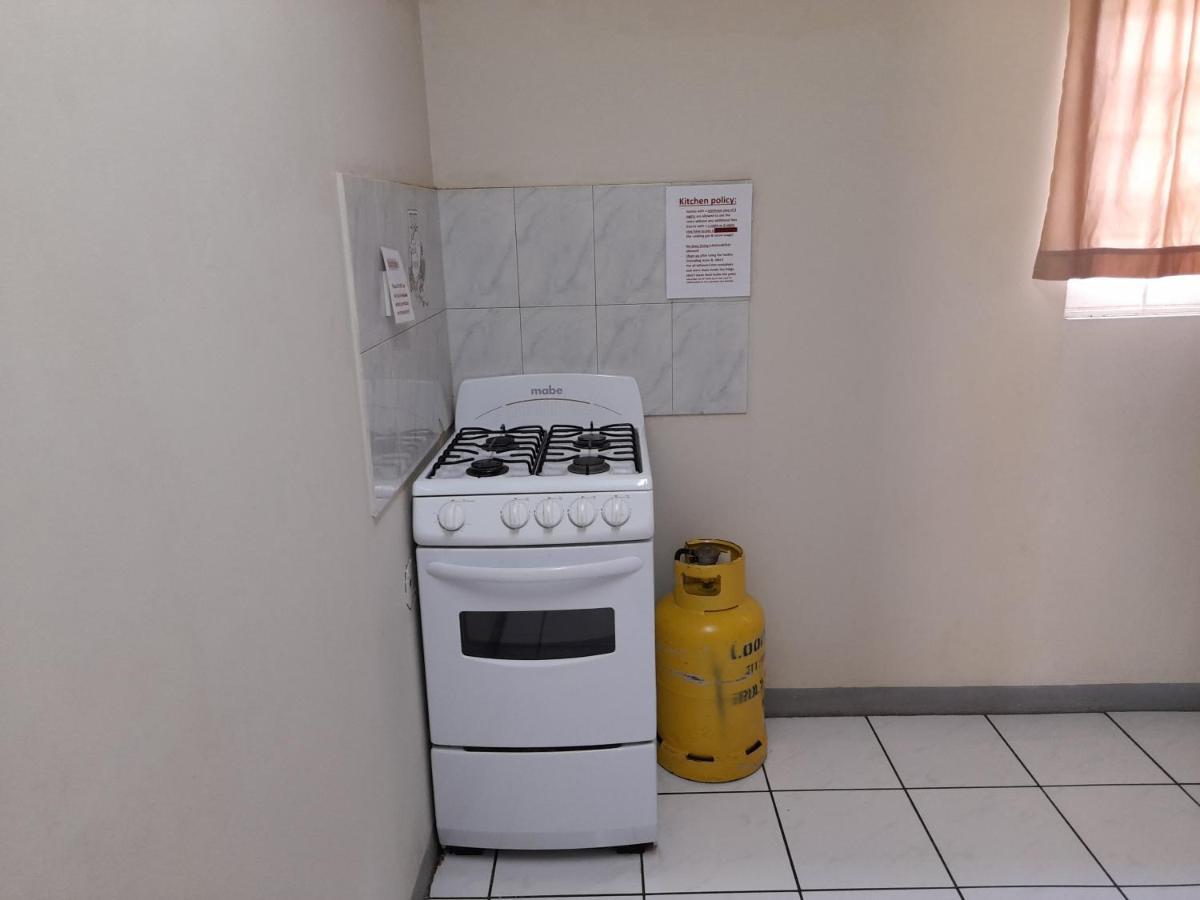卡梅利亚客房酒店 金斯敦 外观 照片